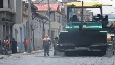 Municipio de Riobamba reasfalta las calles de la ciudad