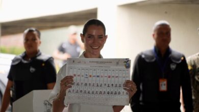 Lavinia Valbonesi votó en Guayaquil acompañada de Daniel Noboa