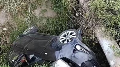 Carro cae en una quebrada en Las Mallas del Cuartel Riobamba