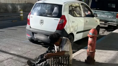 Indigente robó la rejilla de una alcantarilla de Riobamba
