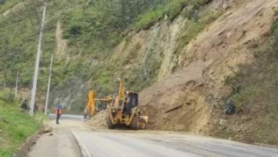 Deslizamiento de tierra en la vía Pelileo - Baños.