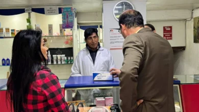 Escasez y especulación de mascarillas en Ambato.
