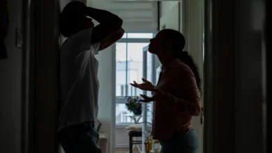 Lo ideal sería que no, porque, los malos entendidos en las relaciones interpersonales pueden acarrear problemas, pero, nada es imposible en esta vida