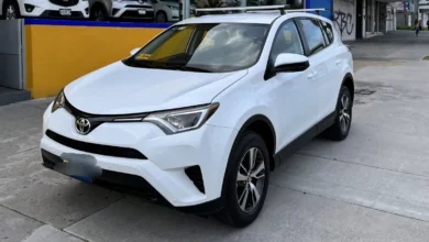 Hombre no sabía dónde dejó su carro por beber mucho. El vehículo es un RAV blanco