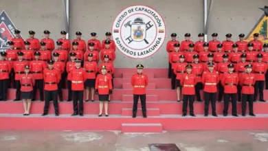 41 nuevos bomberos se graduaron en Latacunga.