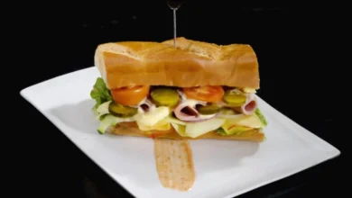 Torta Riobambeña con mortadela, queso, salsa pomodoro