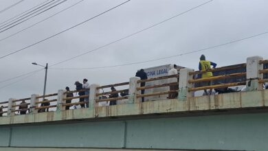 Hombre baleado y colgado de un puente en Salinas