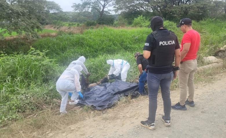 Lo encontraron con el cuello cortado