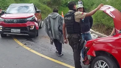 Automóvil invade carril y causa accidente en Bolívar