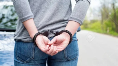 Mujer es detenida tras golpear a su cuñada en Ambato.