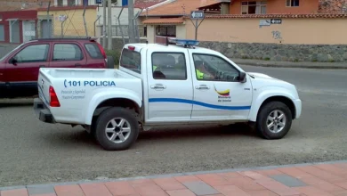 Accidente de tránsito: mujer policía resultó herida en Riobamba. Compañeros la auxiliaron y trasladaron al Subcentro 'Lizarzaburu'(FR)