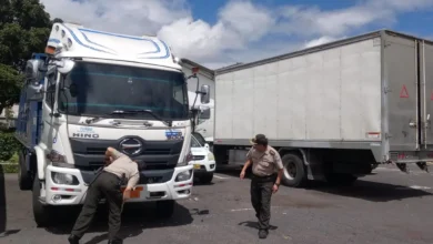 Policía recupera moto robada y camión abandonado en Latacunga