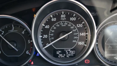 A mujer le robaron accesorios de su carro en Riobamba