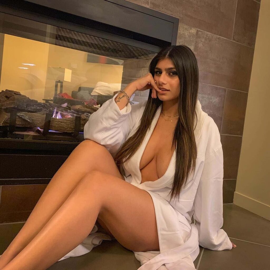 Mia Khalifa se unió al trend de Papasito de Karol G