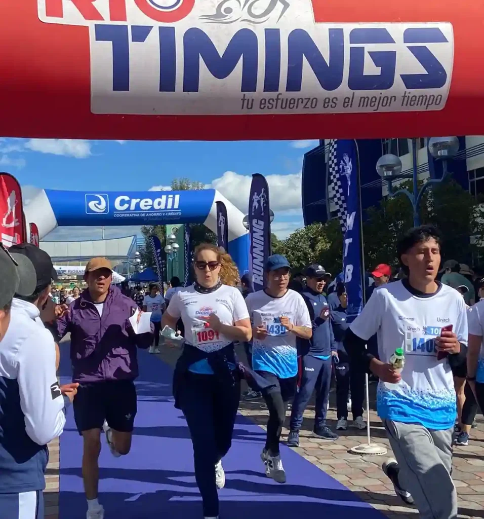 Unach organizó carrera pedestre y se corrió en familia