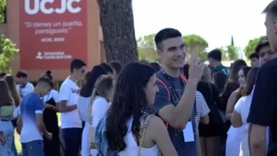 250 becas para maestrías en línea en universidad de España
