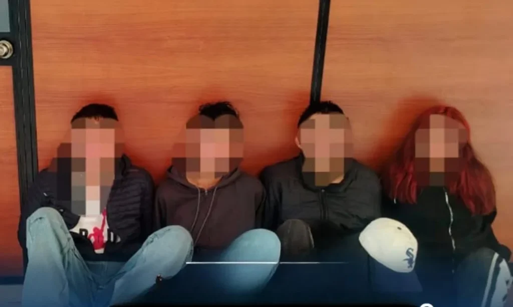 5 detenidos en Latacunga por presunto robo a un policía.