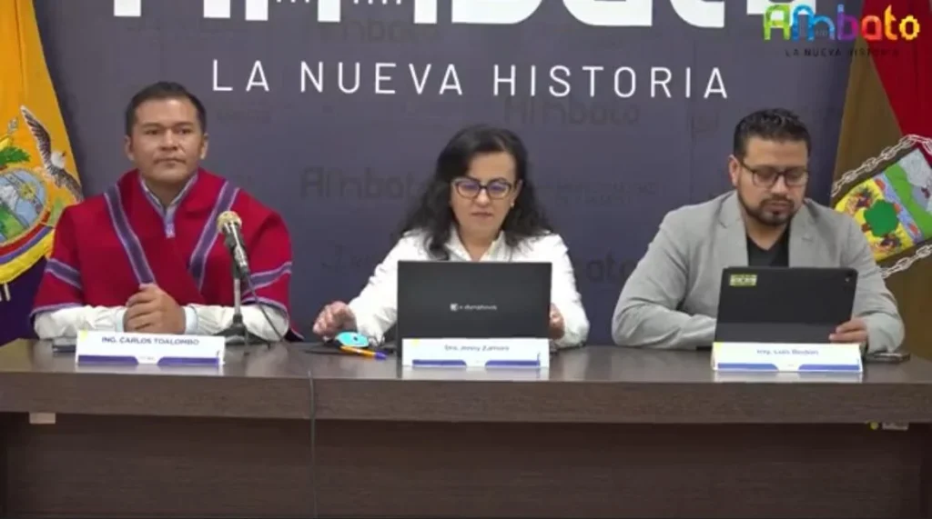 Ambato prepara ordenanza para regular plataformas de transporte.