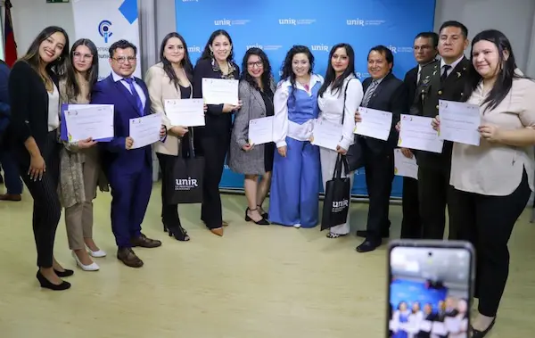 Postula a becas en Comunicación 100% gratuitas de la UNIR.