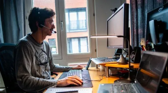 Becas en Ecuador 2025 para estudiar programación 100% online