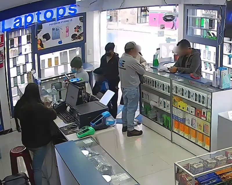 Robo de USD 7.000 en celulares en local de Riobamba