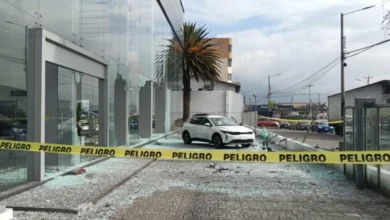 Chocó contra concesionaria y dañó 3 carros