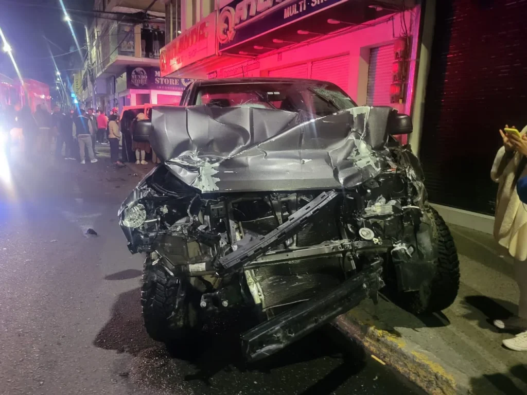 Brutal accidente de tránsito en Riobamba dejó destrucción