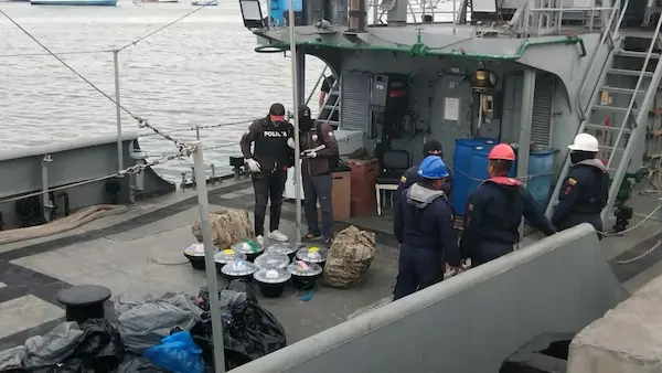 Ecuador y EEUU decomisaron 14 toneladas de droga en el mar