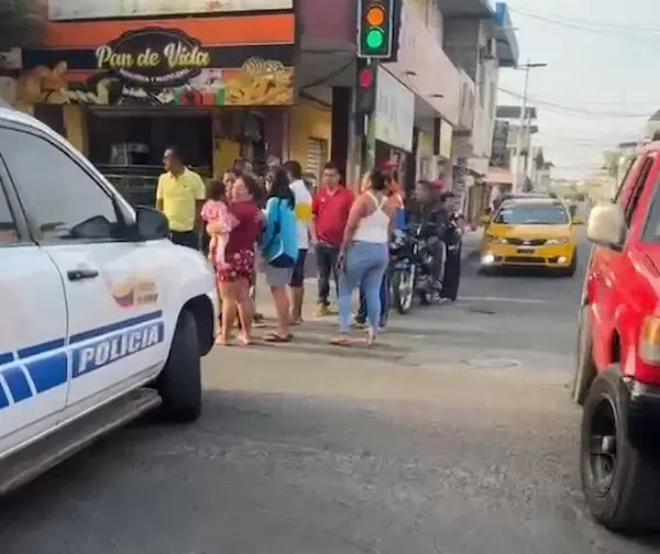Mujer fue baleada frente a supermercado de Manta