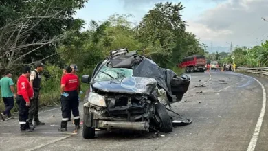 Muertos y heridos por choque de 2 carros