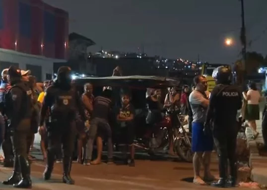 2 hombres acribillados con 15 disparos en tricimoto