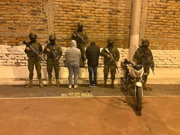 Ejército ecuatoriano decomisó droga en Alausí. La Brigada de Caballería Blindada N°11 'Galápagos' trabaja por la seguridad de Chimborazo