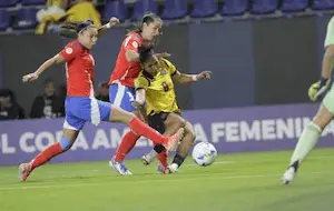 Ecuador perdió con Chile y se complica en la Copa América