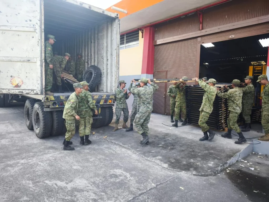 Ejército Ecuatoriano coordina ayuda humanitaria.