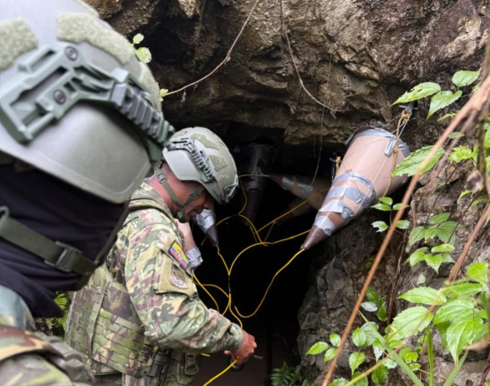 Ejército desmantela minería ilegal en Chimborazo y Bolívar.