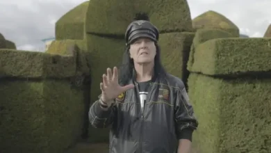 Exvocalista de AC/DC graba videoclip en el Cementerio de Tulcán.