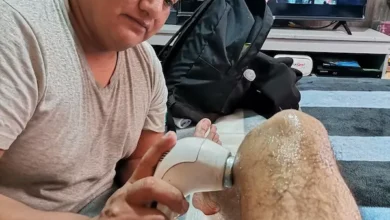 Fisioterapista repara sillas de ruedas y dona cánulas