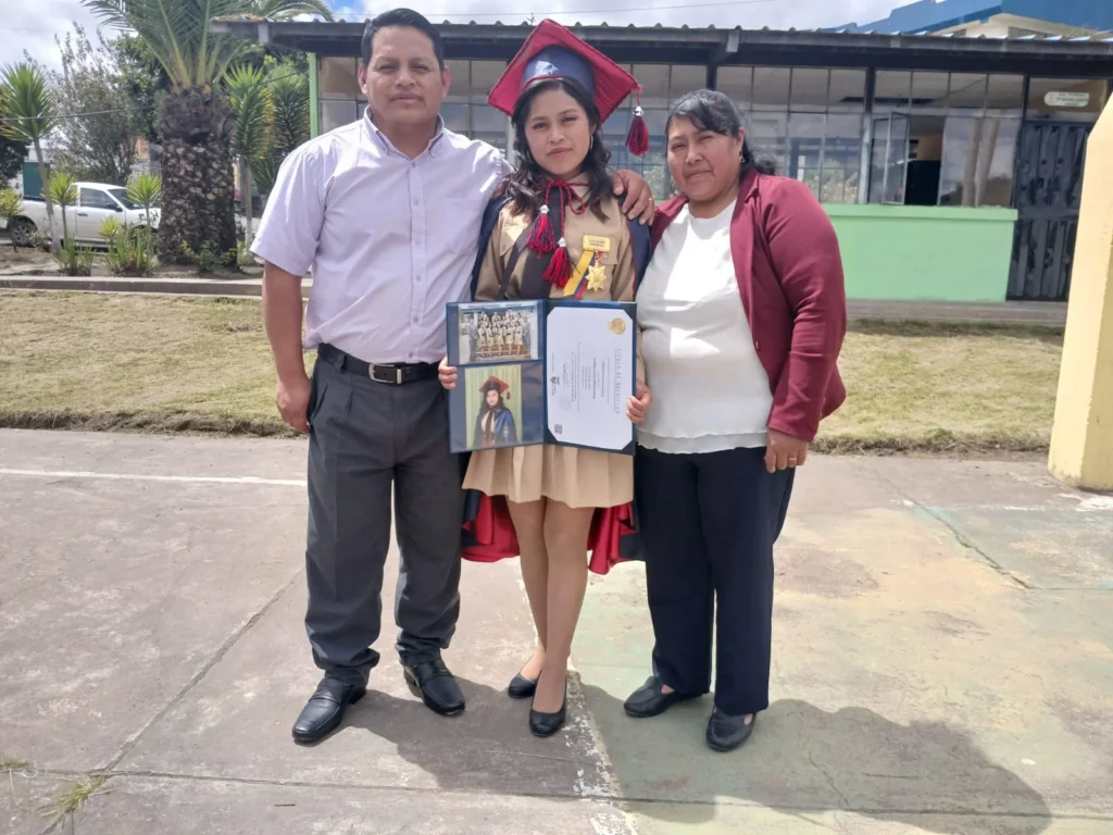 Jaime Ugsiña y Luz María León junto a su amada Génesis Nicole. Dios y ellos son sus pilares esenciales