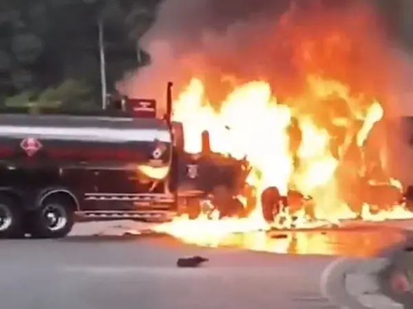 Hombre murió tras brutal choque e incendio de tráiler y tanquero