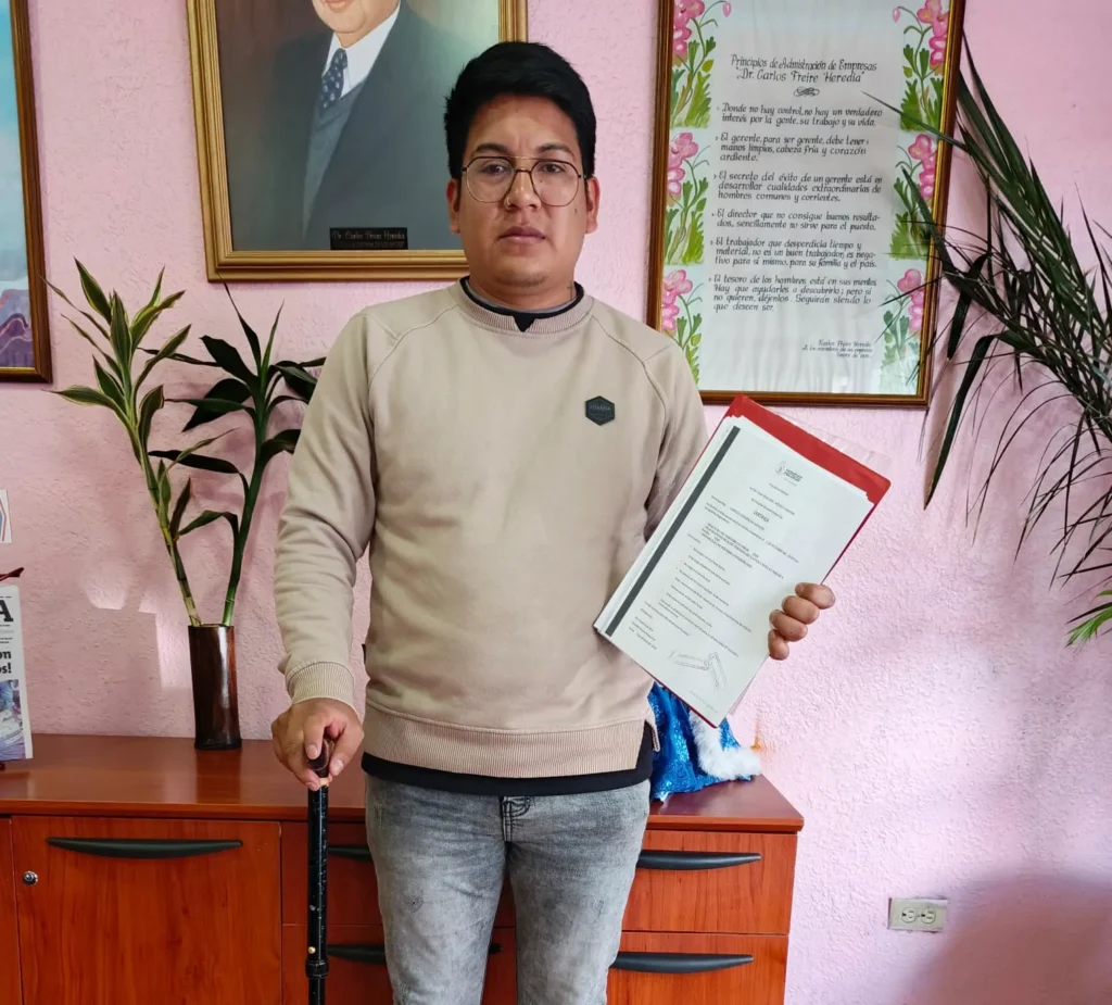 Hombre pide justicia tras accidente laboral en Shopping Riobamba