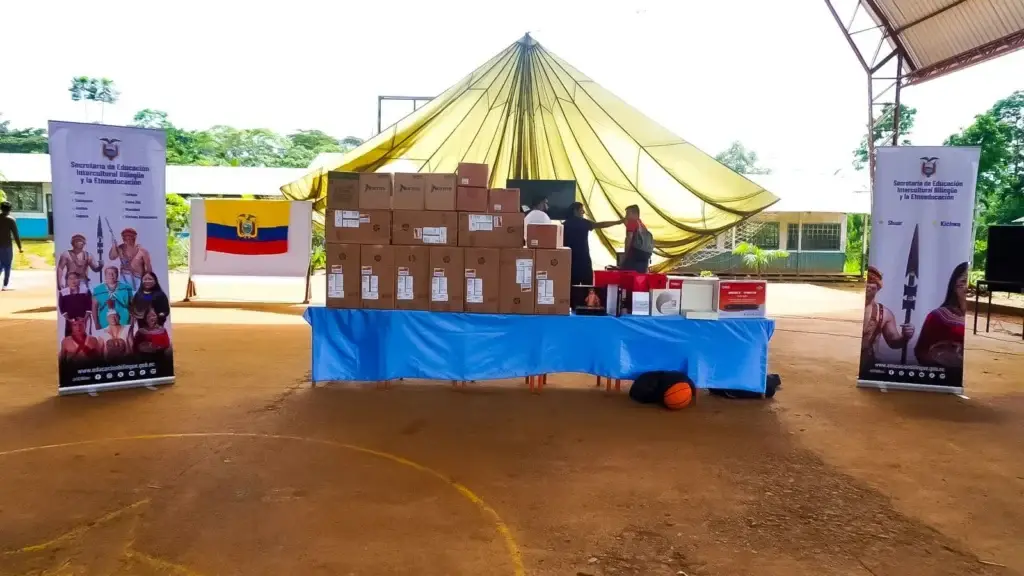 Implementación de aulas digitales en Morona Santiago.