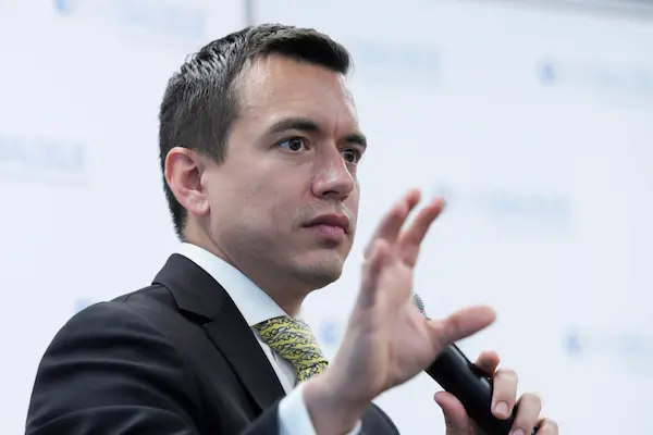 Daniel Noboa lanza nuevo impuesto del 12 % a empresas