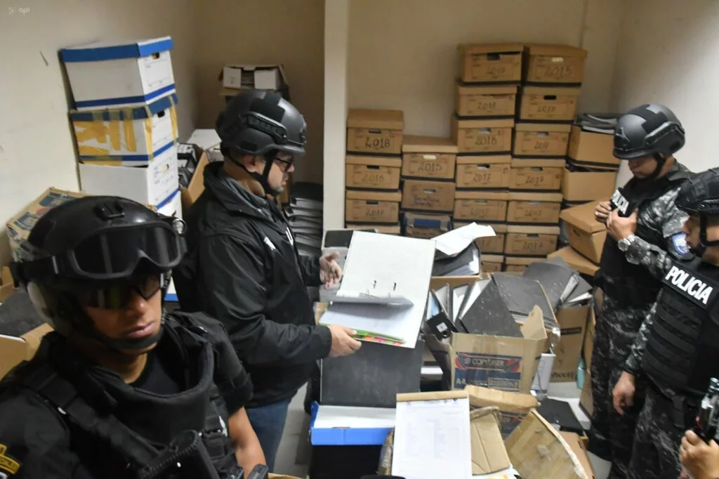 Policía Nacional 'visitó' la Agencia Nacional de Tránsito