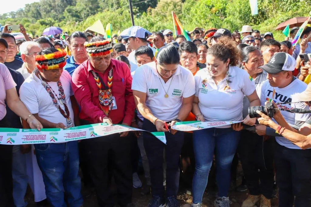 Morona Santiago inicia asfaltado de la vía Macuma - Taisha.