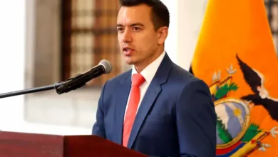 Noboa despide a 5 000 empleados públicos en recorte del Estado