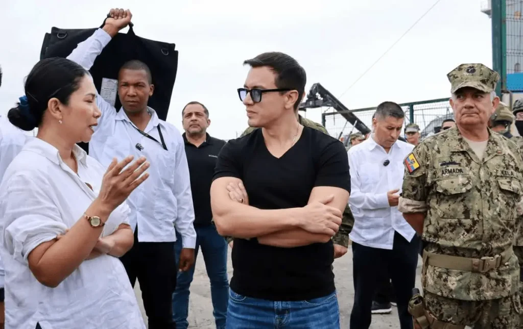 Noboa ratifica conflicto armado interno con la Ley de Solidaridad