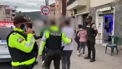 Hombre borracho golpeó a mujer intendente de Policía del Azuay