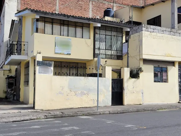 Según la víctima, en una de las habitaciones de esta pensión se produjeron los hechos