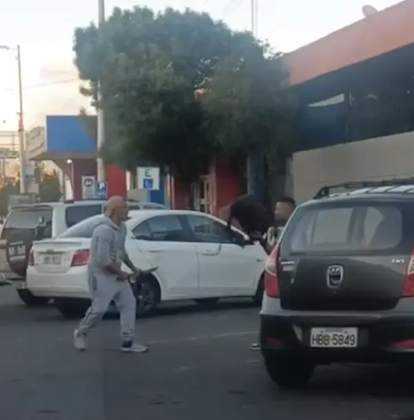 Salvaje pelea con machete aterroriza a vecinos en Riobamba