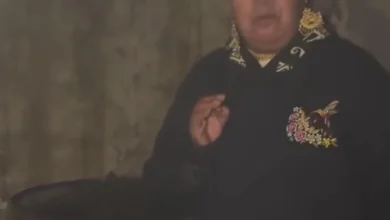 Prefecta de Cotopaxi descubre a conductor robando combustible.